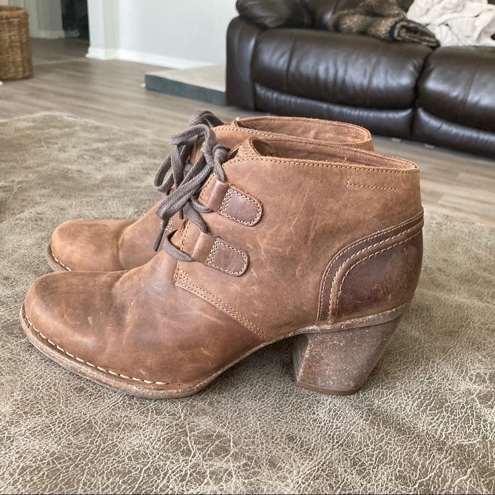 Clarks Artisan Leather Ankle Boot - Picture 5 of 7